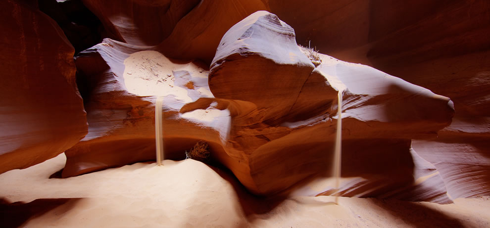 Dual-Sand-Falls-in-Upper-Antelope-Canyon