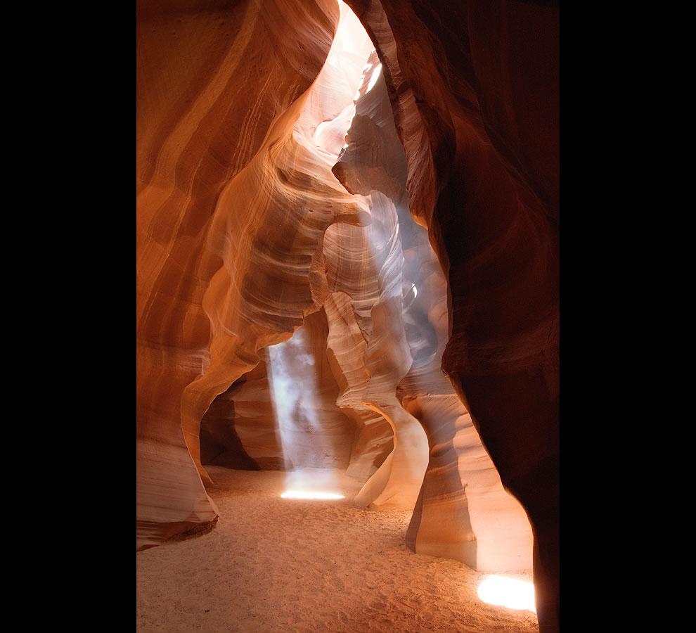 Light-Beams-in-Main-Chamber-Upper-Antelope-Slot-Canyon