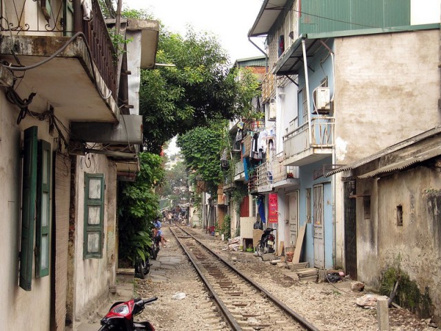 Railway-Hanoi10-640x480