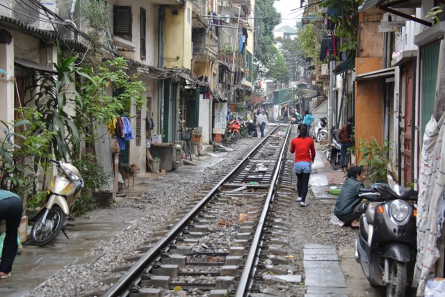 Railway-Hanoi4-640x427
