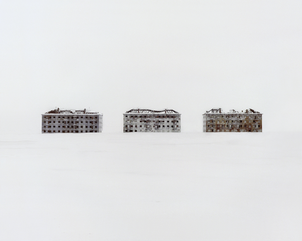 Elhagyott lakóépületek valahol a sarkvidéken