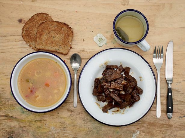 Utolsó vacsora: leves, hús, pirított kenyér, tea