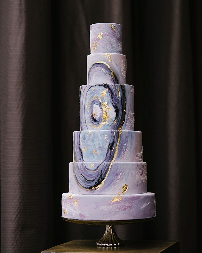 amethyst-geode-wedding-cake-trend-3-57833e0e30636__700
