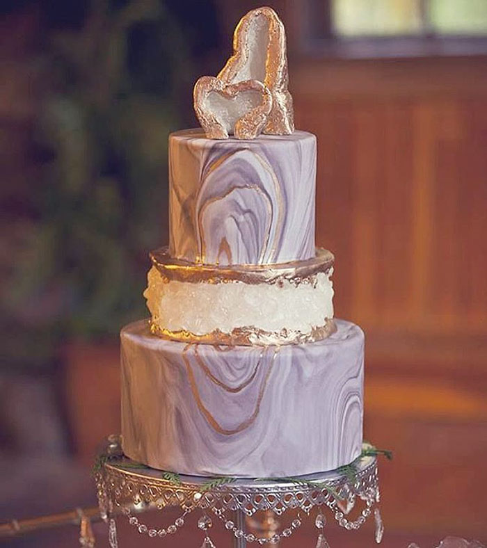 amethyst-geode-wedding-cake-trend-9-57833e1b470dc__700