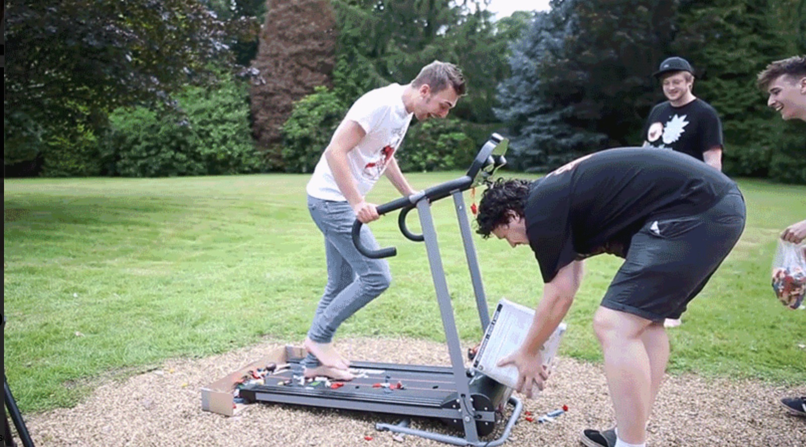 Újabb idióta kihívás: meddig tudsz legón futni futógépen