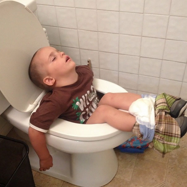 funny-kids-sleeping-anywhere-96-57a9dc524234c__605