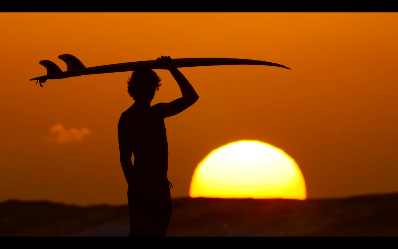 Ez a videó megmutatja, miért csodálatos a szörfözés