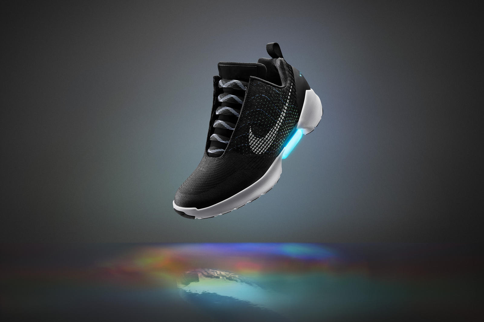 Nike önbefűződő cipő: már a cipődet is töltheted