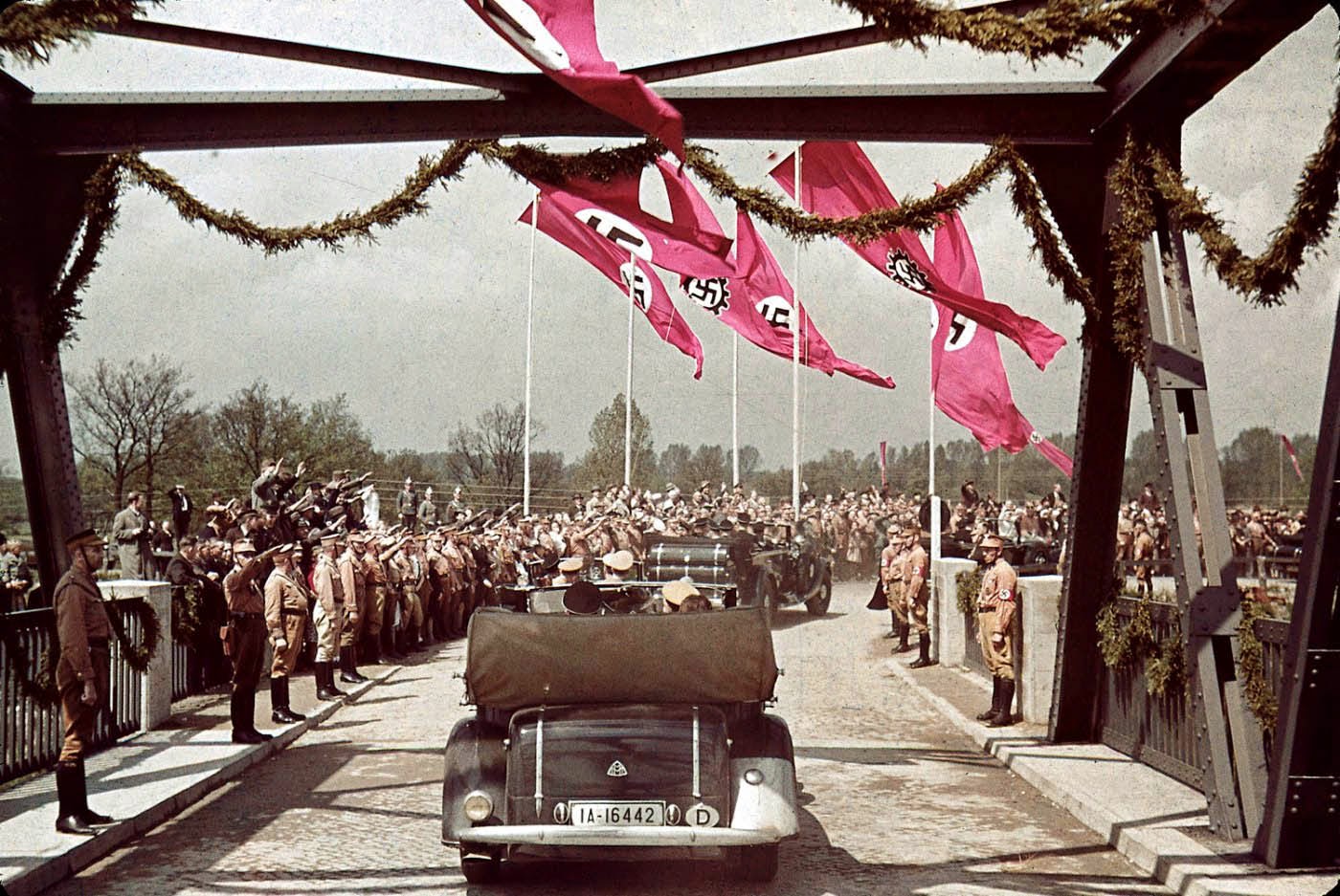 naziofficialsontheirwaytofallerslebenvolkswagenworkscornerstoneceremony1938