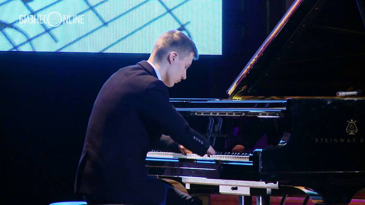 A lehetetlen nem létezik: kézfej nélkül zongorázó fiú