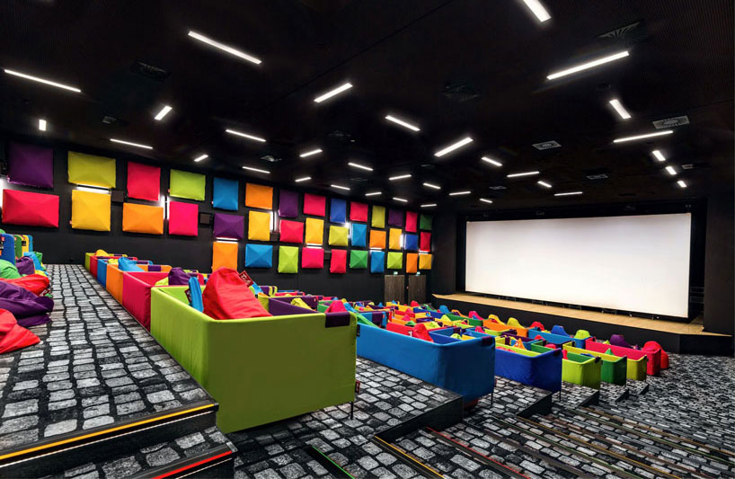 snuggling-movie-theater-2
