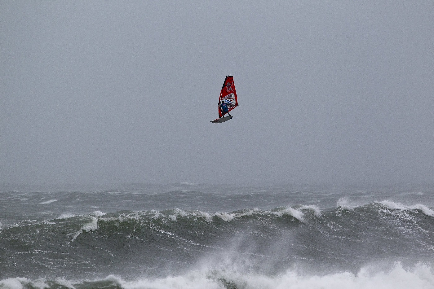 Red Bull Storm Chase: Windsurf verseny a legnagyobb viharban