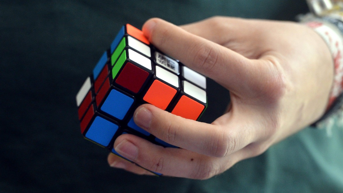 Új világrekord született a Rubik-kocka kirakásában