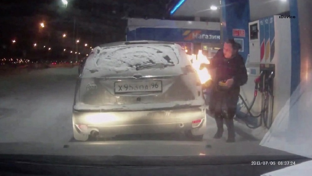 Ezért ne használj nyílt lángot a benzinkutakon