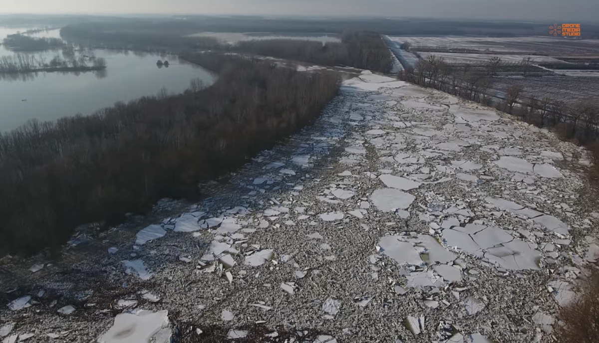 Ilyen felgyorsított videón a tiszai jeges ár