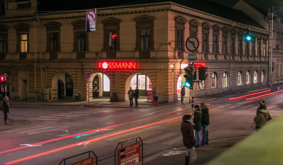 65000 expozícióból álló timelapse videó készült Pécsről