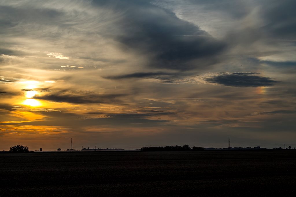 Melléknap, más néven naphalo jelenség Debrecen határából fotózva (MTI Fotó: Czeglédi Zsolt)