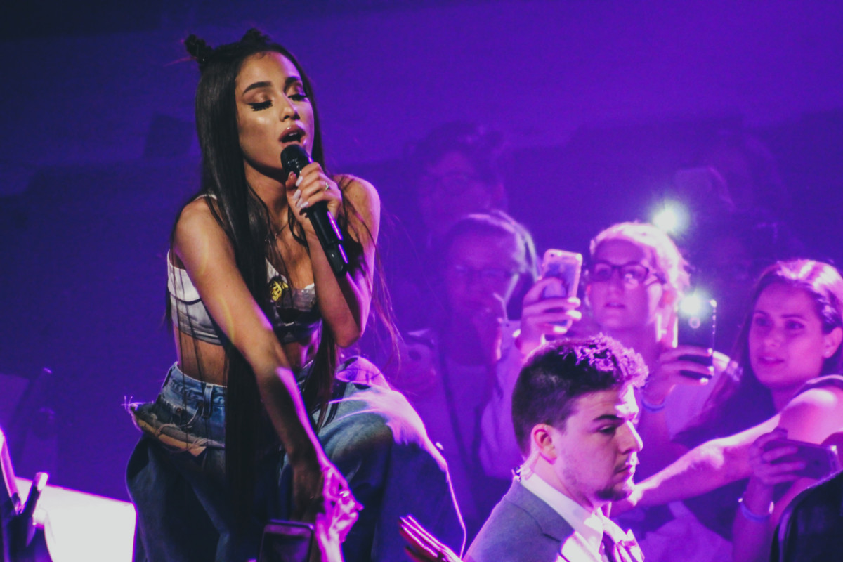 Hatalmas jótékonysági koncerttel tért vissza Manchesterbe Ariana Grande