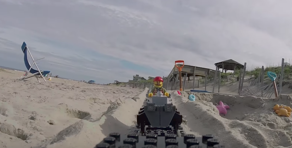 Tengerparton száguldó LEGO-vasút a hét legmenőbb strandvideója