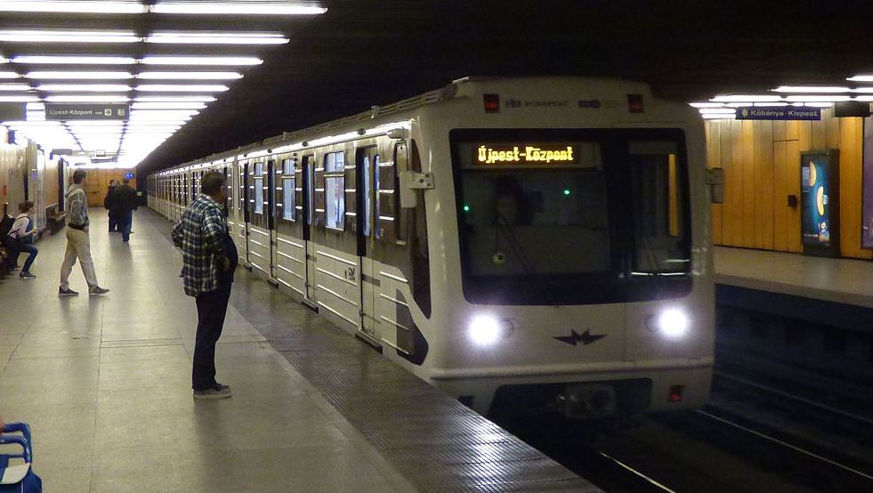 Az M3-as metró (fotó: Wikipedia.org)