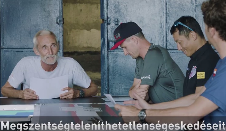 Magyartanításnak álcázva szívatta pilótatársait Besenyei Péter – videó