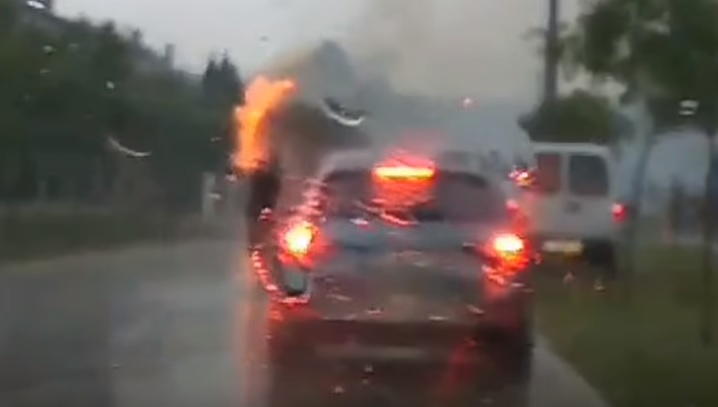 Gömbvillám gyújtott fel egy házat Szombathelyen – videó