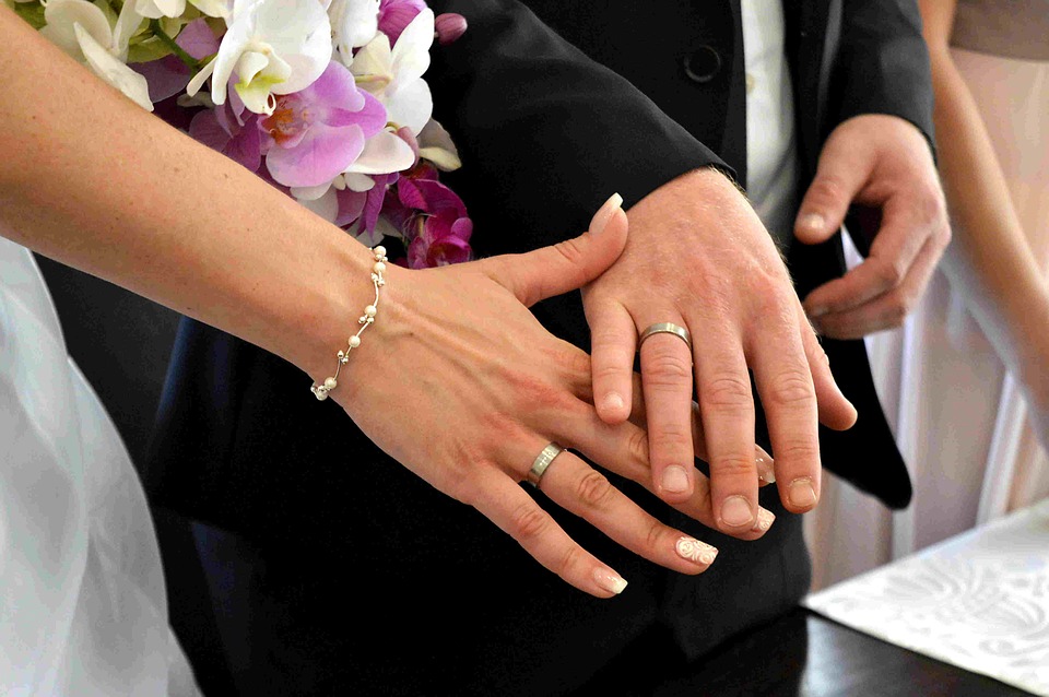 Neten alázzák a 400 ezres gyűrűje miatt panaszkodó menyasszonyt