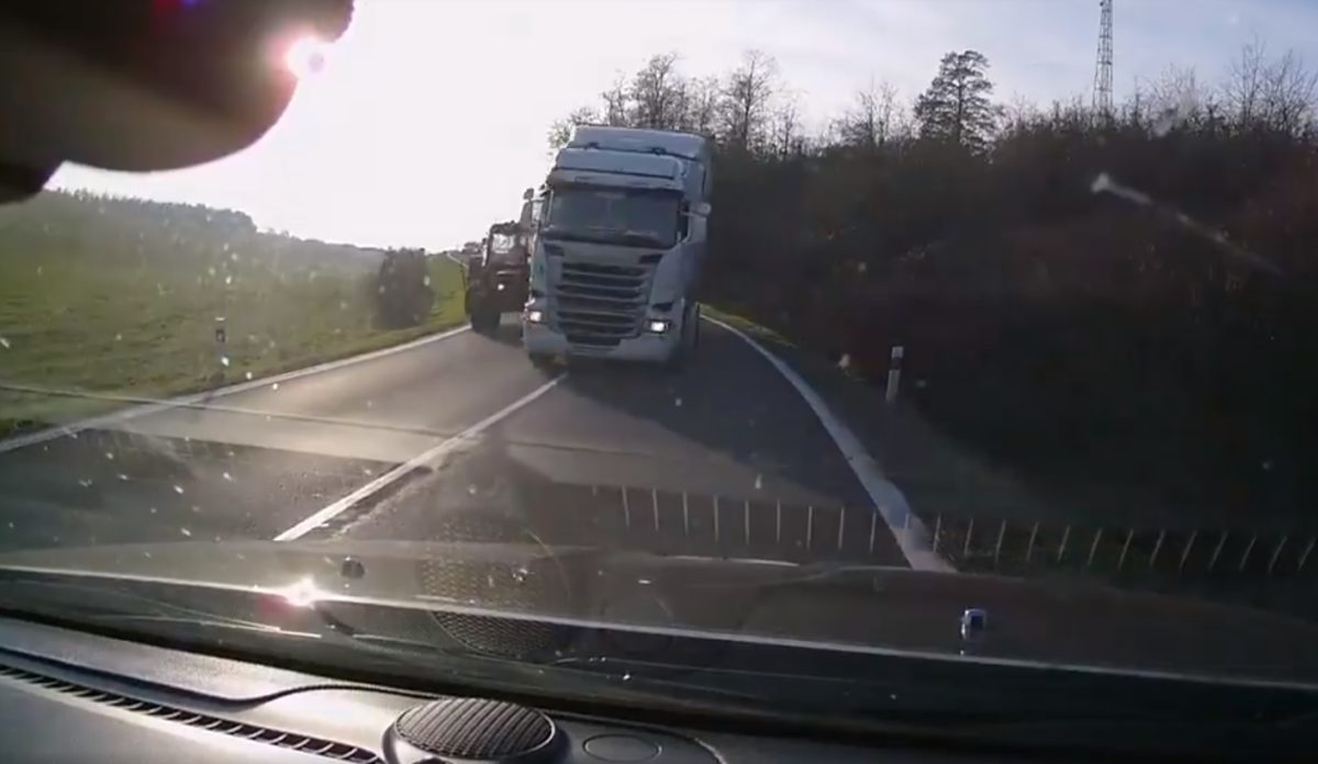 Magyar kamionos elmebeteg előzése sokkolta Szlovákiát – videó