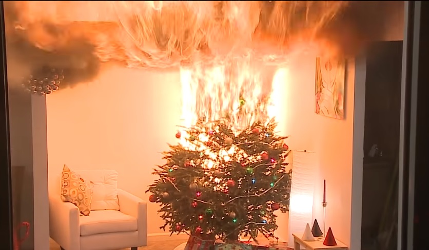 Sokkoló videó: így ég le egy szempillantás alatt a karácsonyfád, ha nem vigyázol