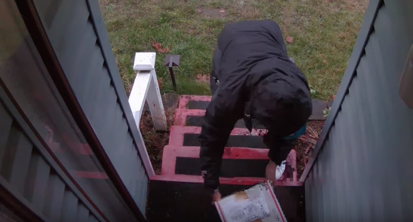 Robbanó csapdával terrorizálja a csomagtolvajokat a srác – videók