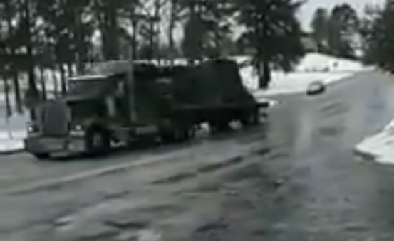 Soha többé nem mész jeges emelkedőn kamion mögött, ha megnézted ezt a videót