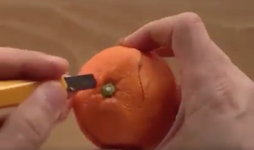 Fog egy mandarint, szikével vagdosni kezdi, és a végeredményt nem érted – videó