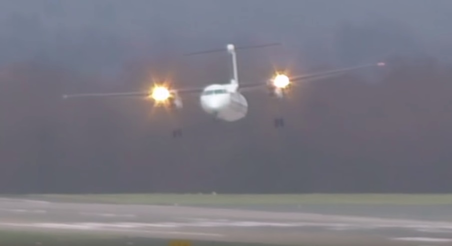 Sokkoló landolást videóztak a düsseldorfi reptéren