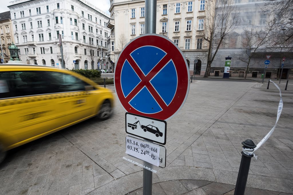 Forgalomkorlátozás a március 15-i ünnepség miatt Budapesten (MTI Fotó: Mónus Márton)
