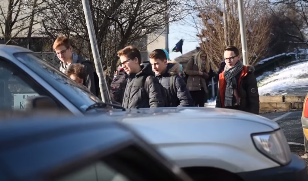 Soha nem látott közlekedési táblákat pakolt ki a rendőrség Budapestre – videó