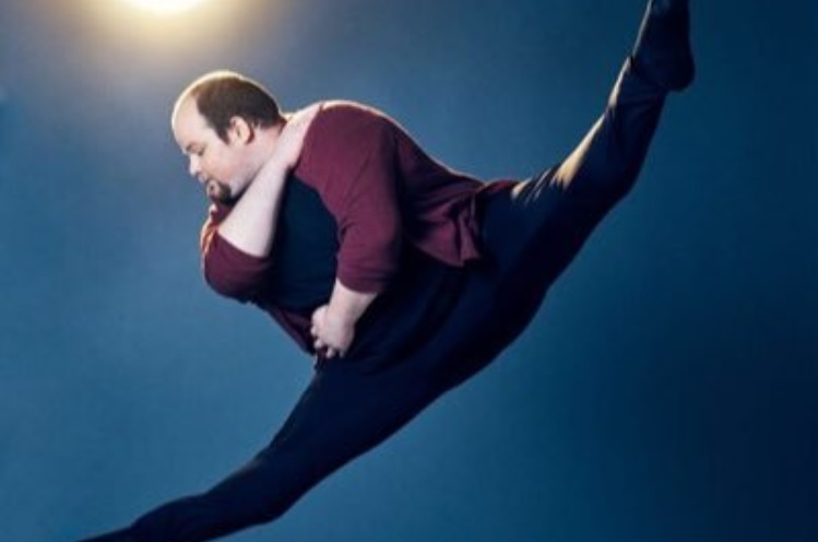 Rabul ejtette a világot egy túlsúlyos férfi balettozása – videók