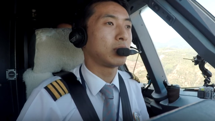 Néhány pilóta képes csak landolni ezen a repterén – videók
