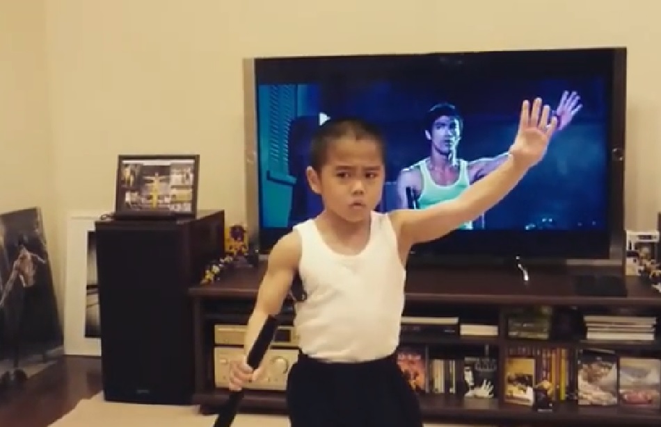 Ebben a 8 éves kisfiúban született újjá Bruce Lee – videók
