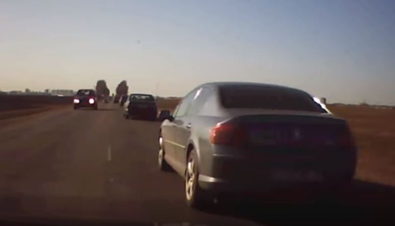 Embert akart ölni ez az ajlas sofőr? – videó