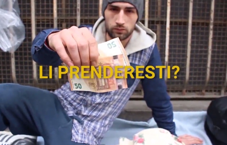 100 euró volt az alvó hajléktalan előtt, szerinted hányan lopták el? – videó