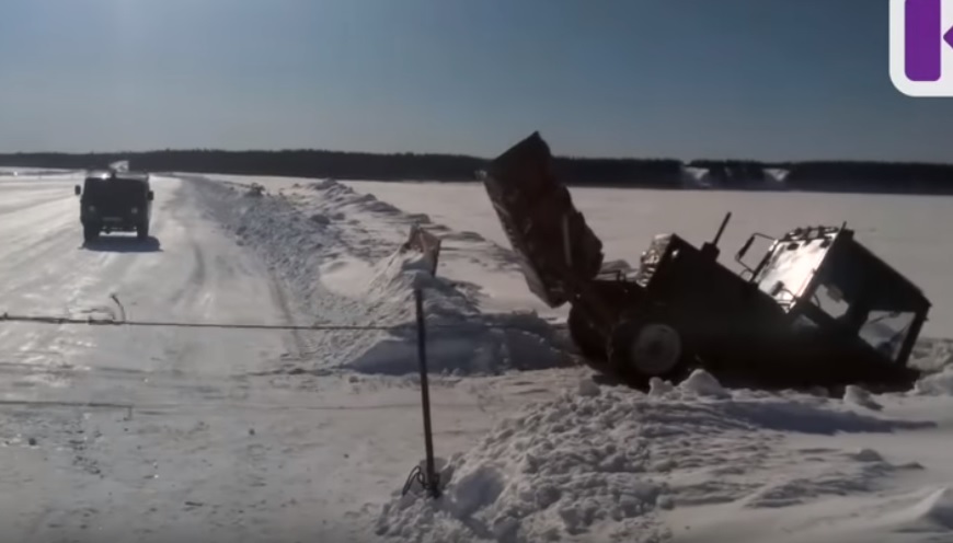 Ki akarták menteni a traktort a hóból, horror, ami ezután történt – videó