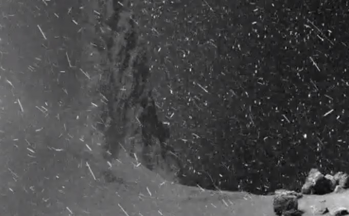 Beleborzongsz az üstökösön tomboló „hóvihar” földöntúli látványába – videó