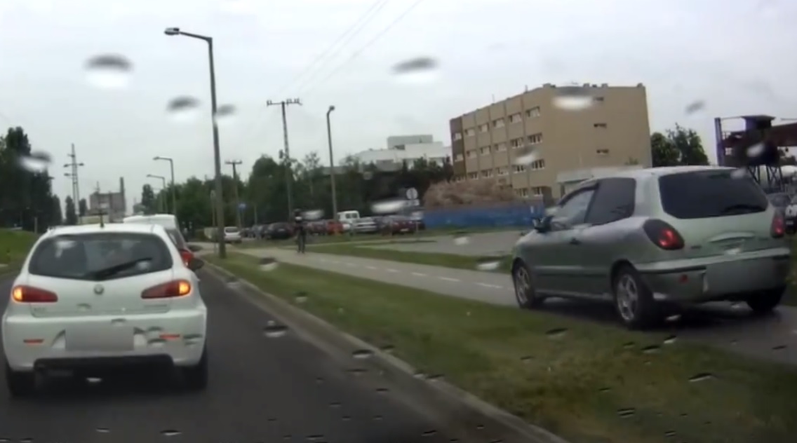 Győrben videózták a hónap legsuttyóbb autósát
