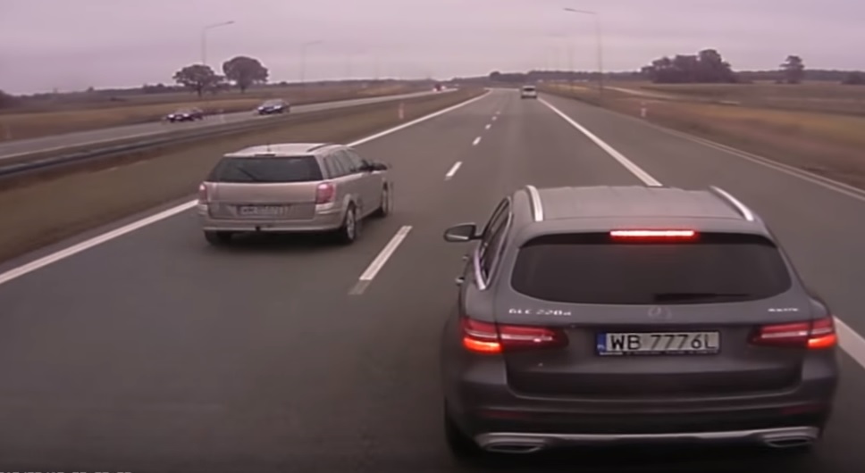 Rég videóztak ennél tetűbb autós izmozást az autópályán