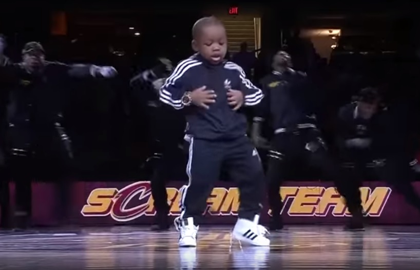 Egy 5 éves kissrác fergeteges tánca tarolja le az internetet – videók