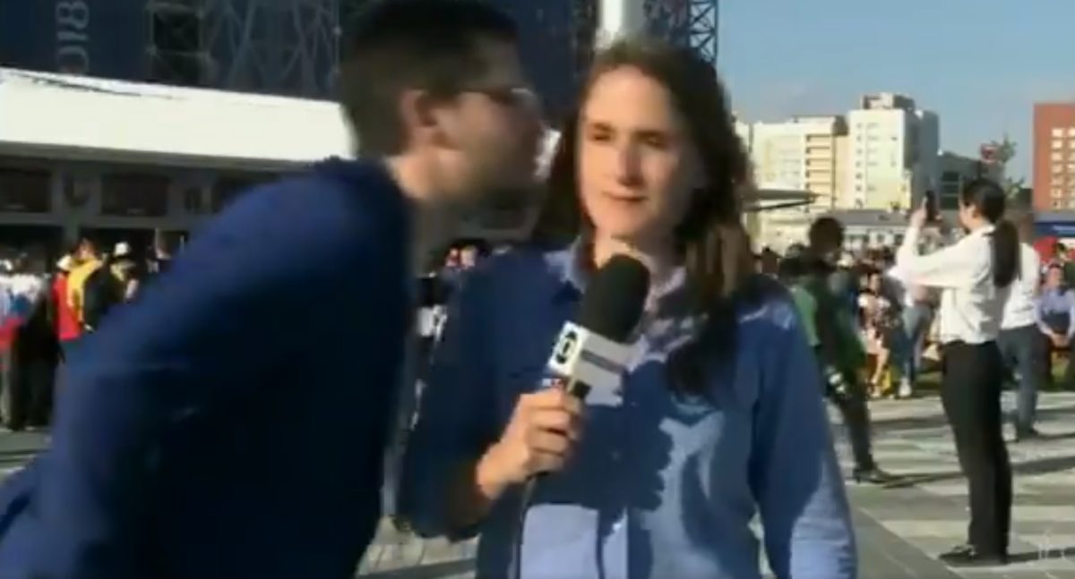 Élő adásban próbálta megcsókolni a riporternőt, rettenetes alázást kapott visszakézből – videó