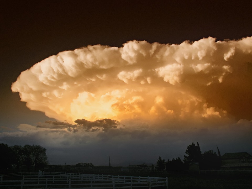 Szélviharral, heves viharokkal jön a tizenfokos lehűlés – animált térképek a cikkben