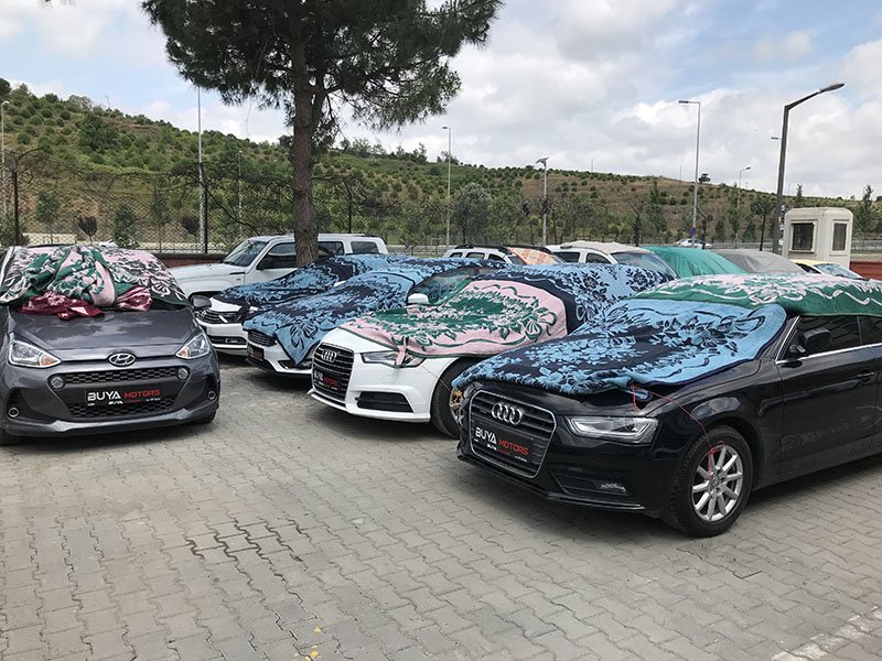 A törökök csapatosan hordták ki szőnyegeiket a kocsikra
