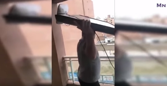 Egy argentin kihajította az ablakon a tévéjét a tegnapi vb-kiesés után – videó