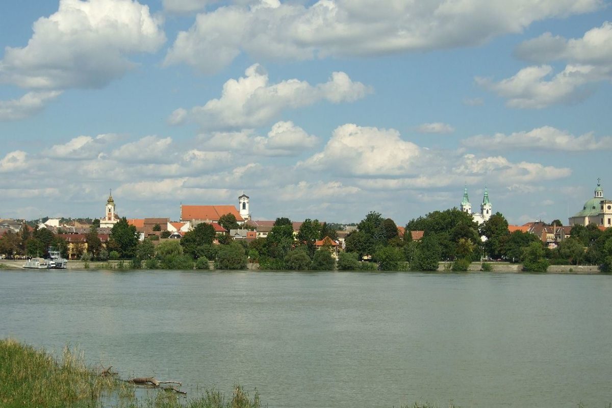 A Duna Vácnál (fotó: Wikipedia.org)